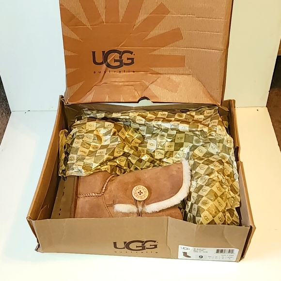 [SOLD]UGG Australia Bailey Chestnut Suede Button Boot UggBoots /  NIB - Picture 2 of 12